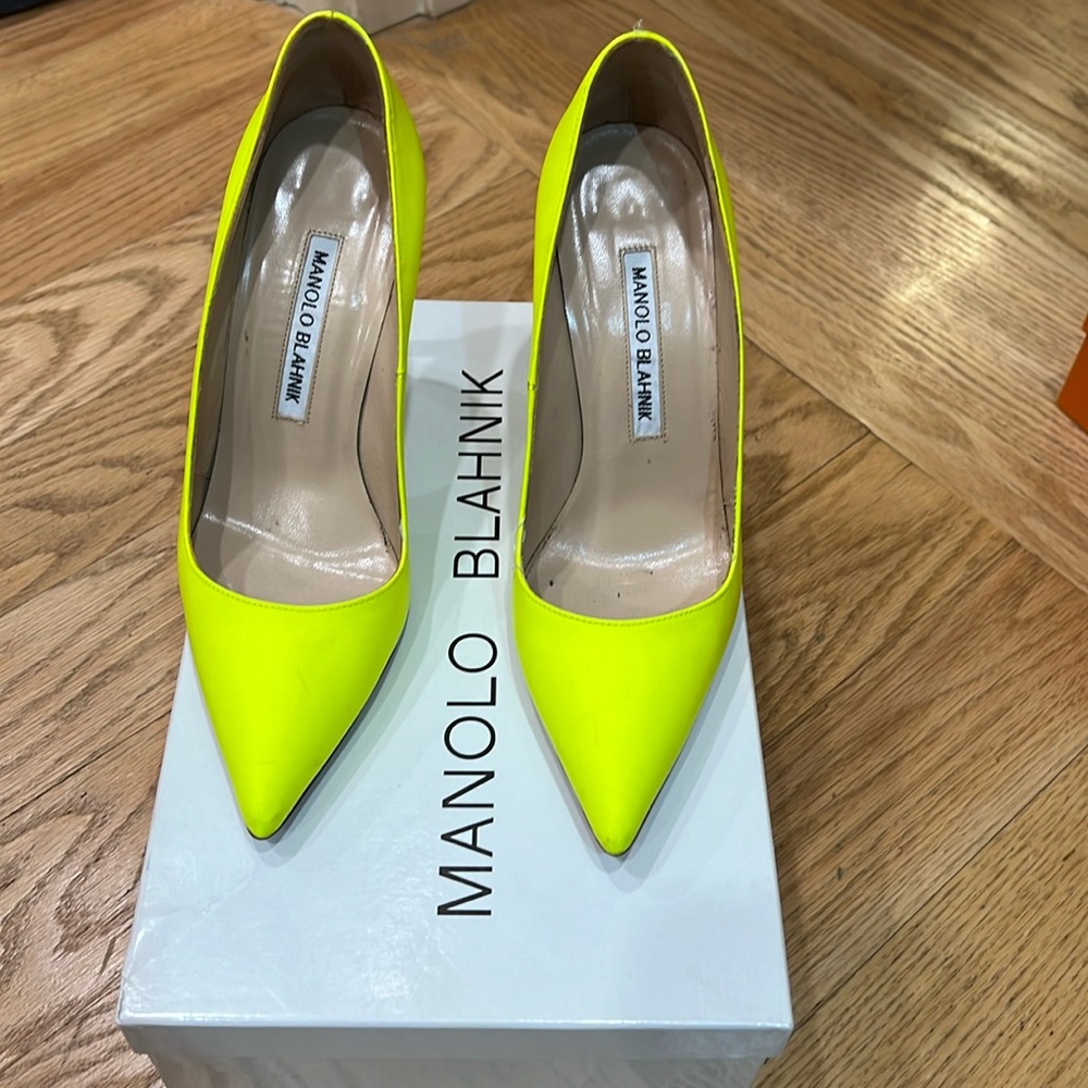 Manolo Blahnik BB 105 pump neon yellow sz 35